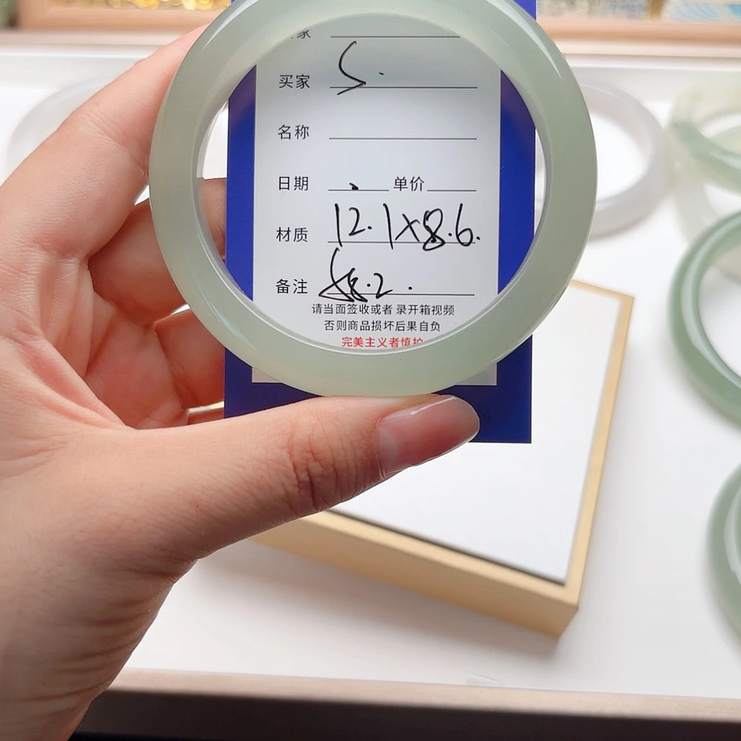 S***°未镶嵌手镯石英质玉