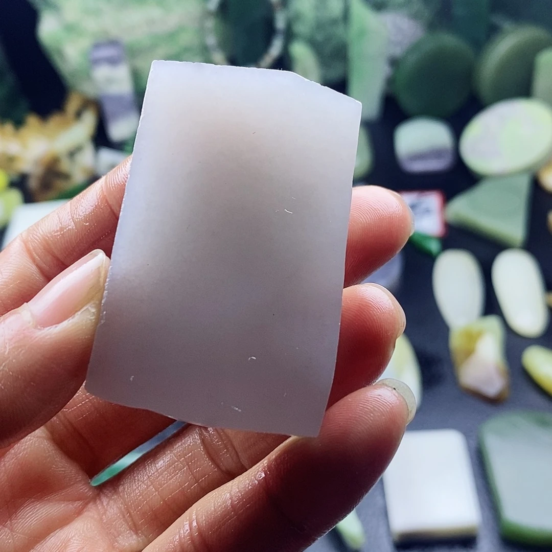 未镶嵌和田玉（糖玉）挂件天**莲