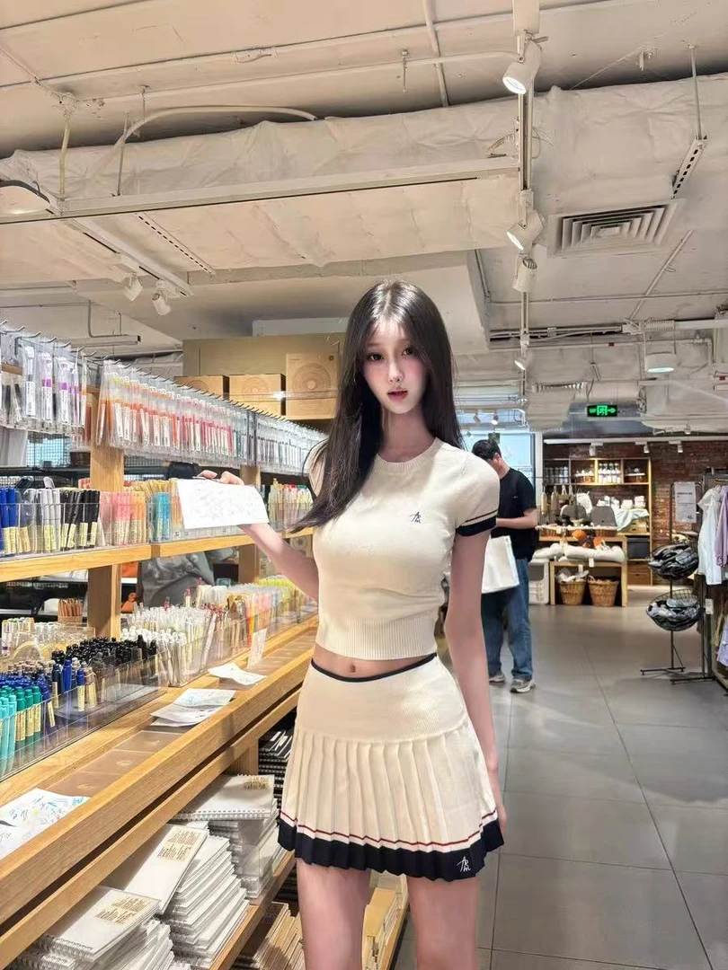 撞色小性感拼接短袖针织上衣女修身夏季高腰百褶裙网球裙短裙套装