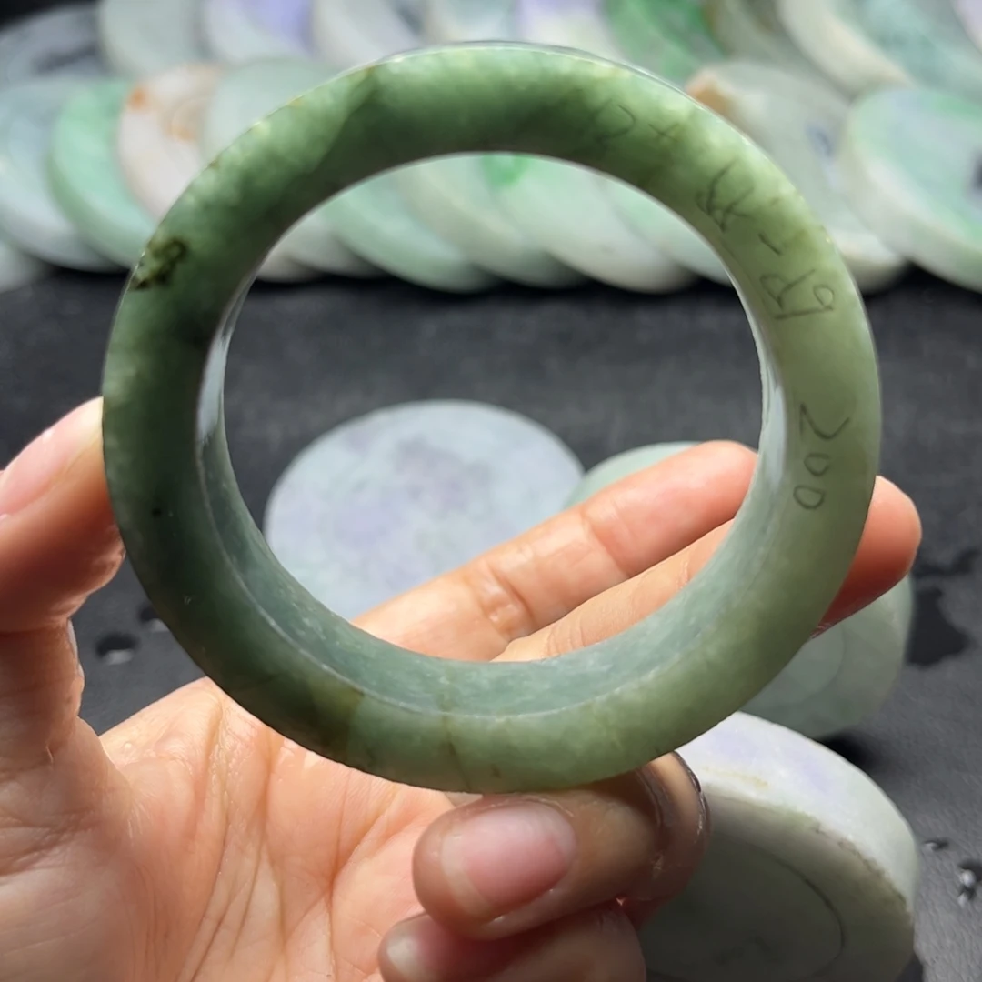 定制翡翠未镶嵌翡翠手镯