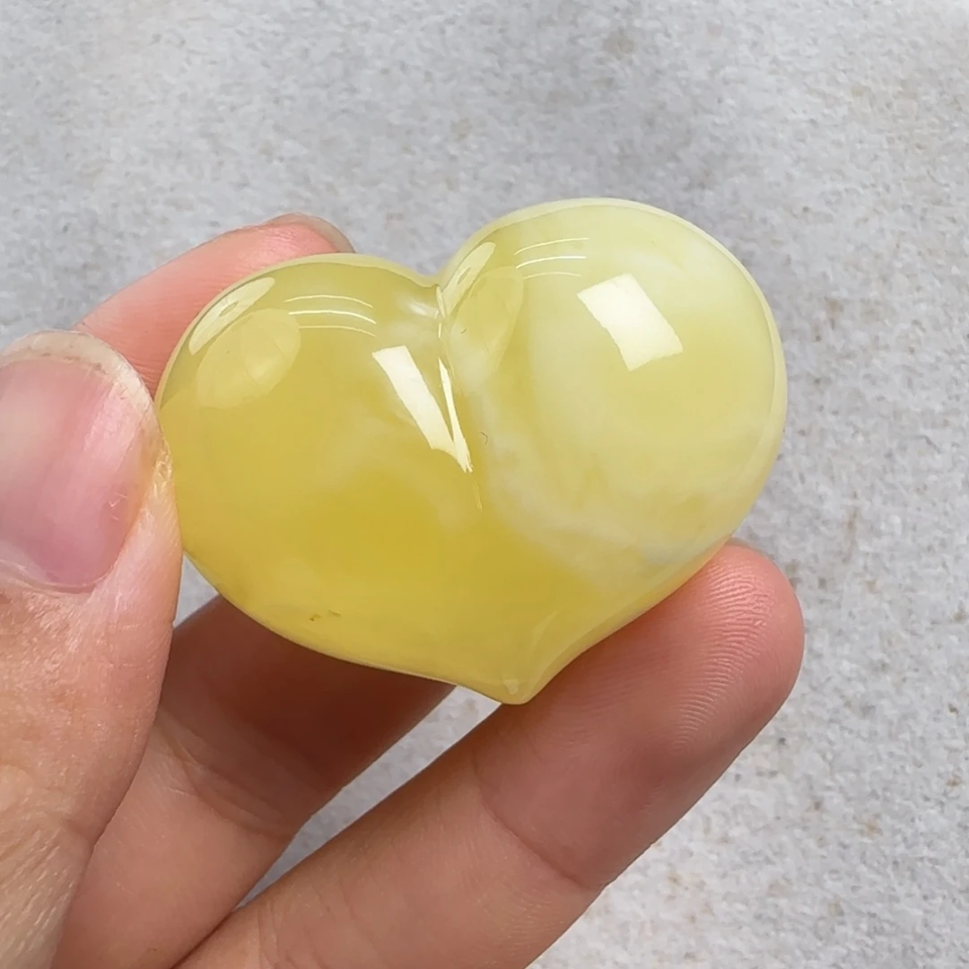 蜜蜡未镶嵌珠宝奇石