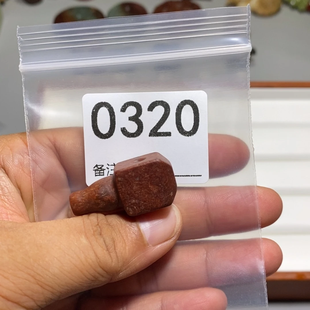 颈饰未镶嵌透闪石质玉魂***令