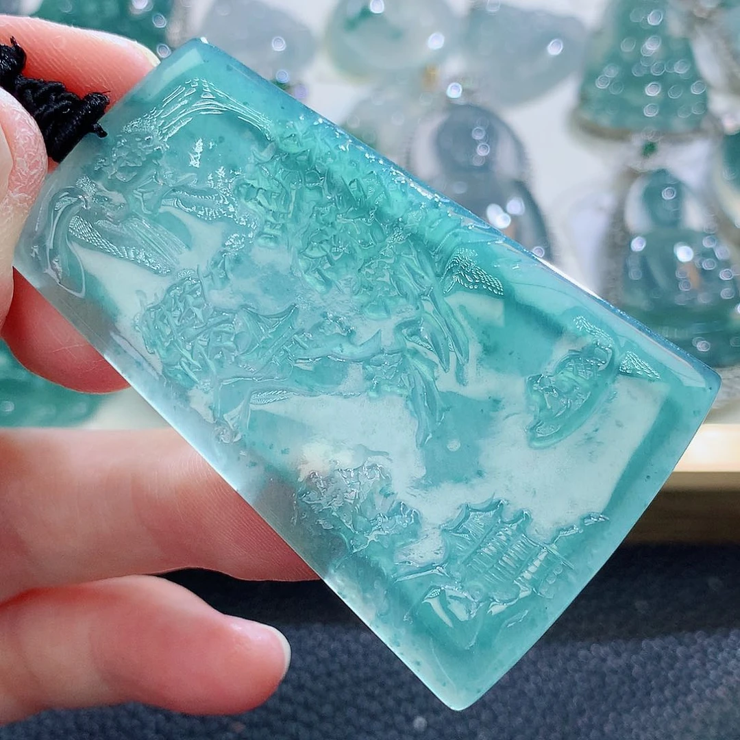 翡翠挂件未镶嵌翡翠