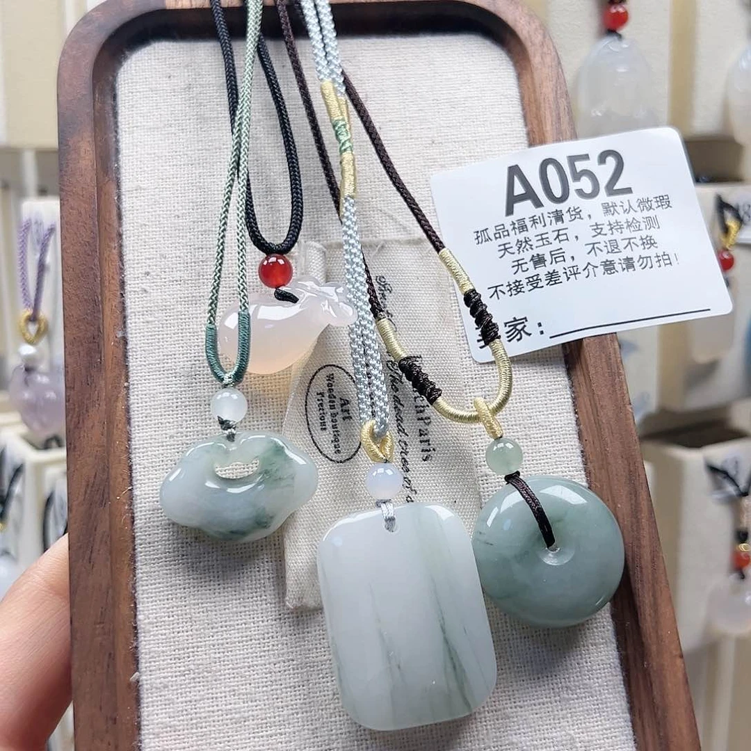 石英质玉颈饰合金熙*