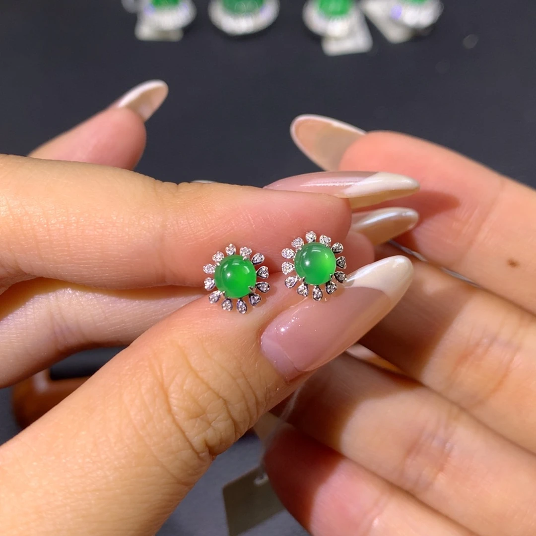 翡翠18K金镶嵌耳饰翡翠