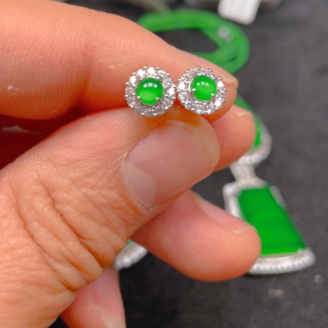 【闪购商品】翡翠颈饰银S925镶嵌耳钉