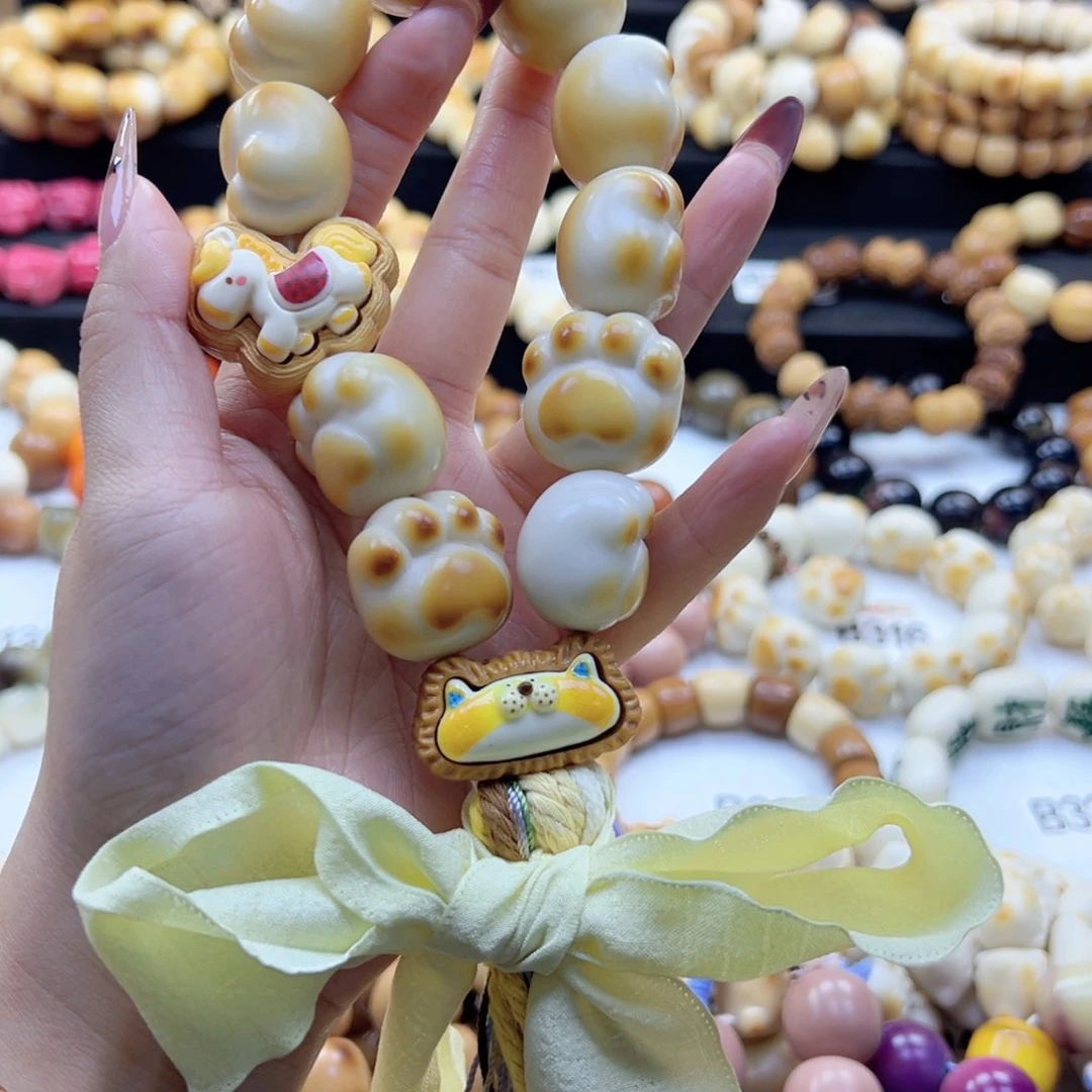 吊坠白玉菩提25-26卡熊爪手持生长纹