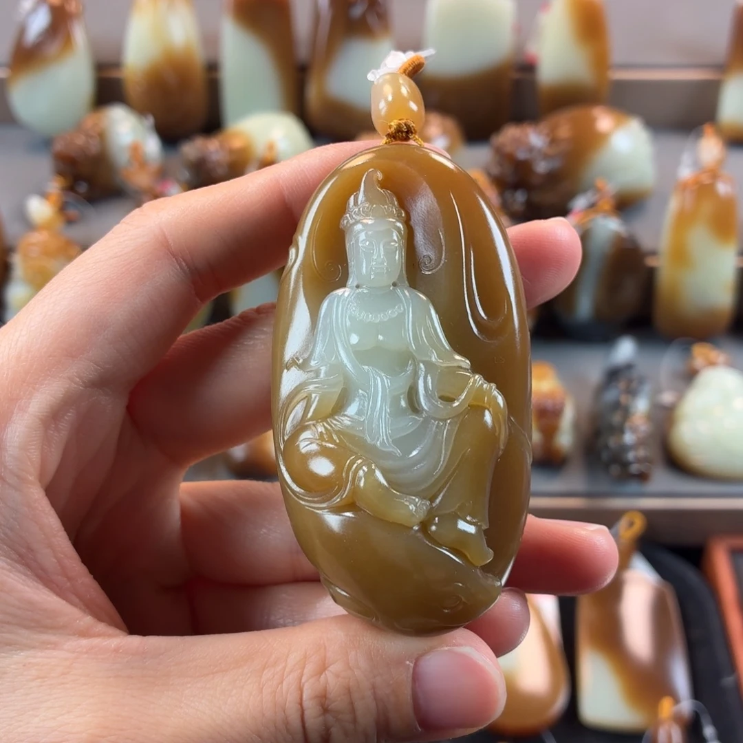 郭***郭和田玉未镶嵌颈饰