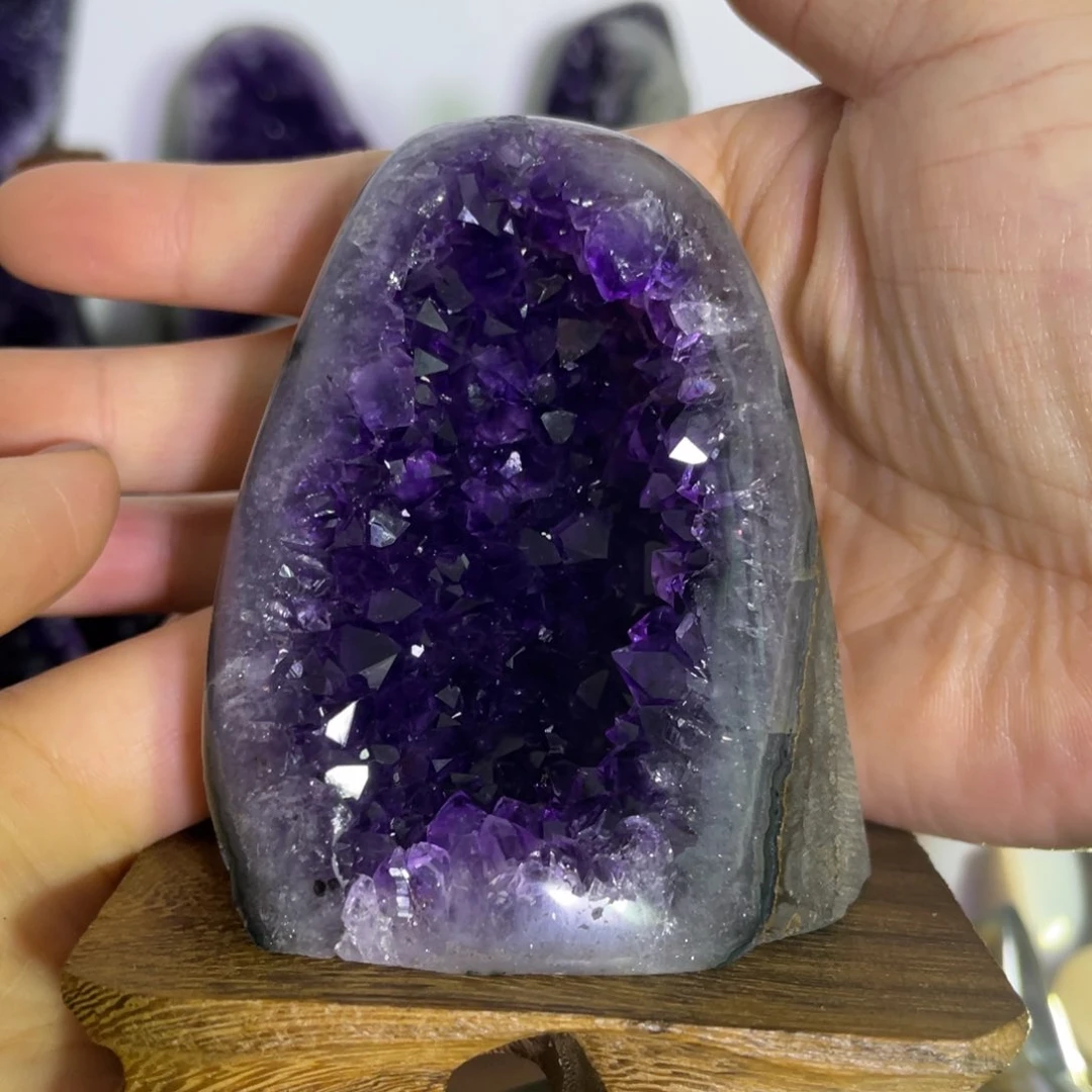 k***蔡未镶嵌紫晶大型摆件（非配饰）