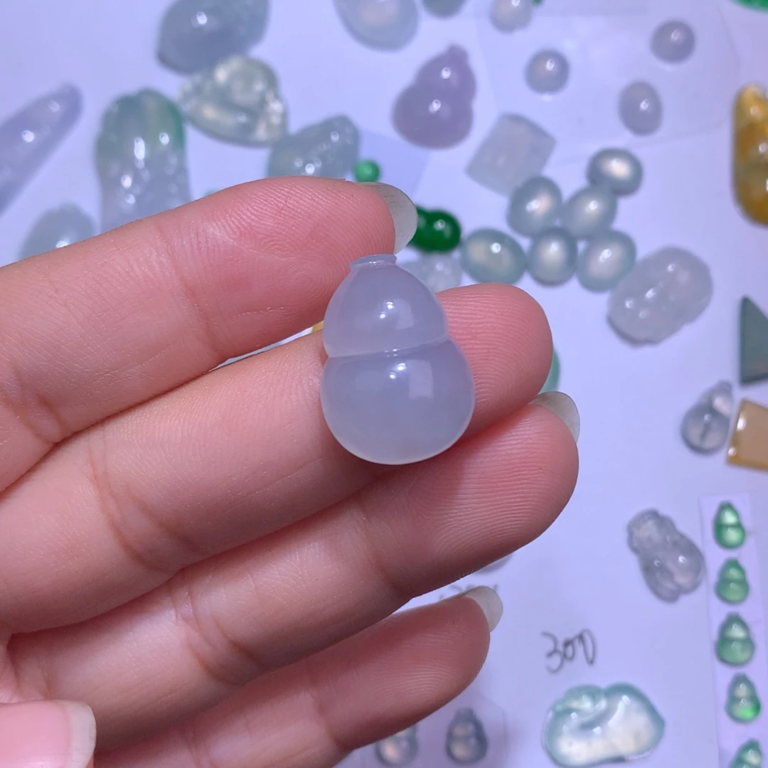 翡翠未镶嵌颈饰葫芦