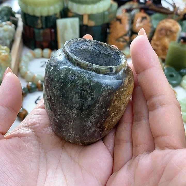 未镶嵌透闪石质玉摆件