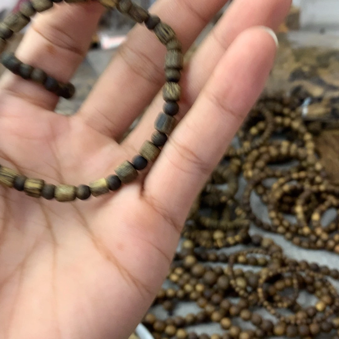 琉***界沉香沉香碎屑桶圆珠