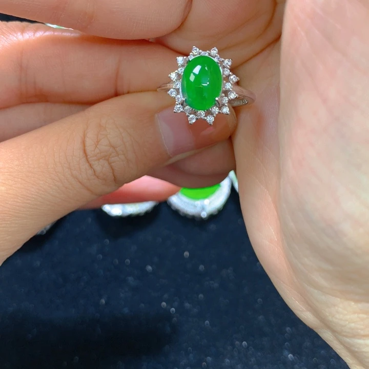 翡翠银S925镶嵌戒指一个