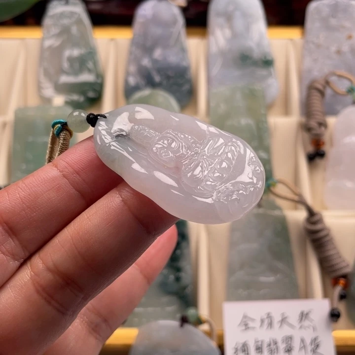 颈饰未镶嵌翡翠玉