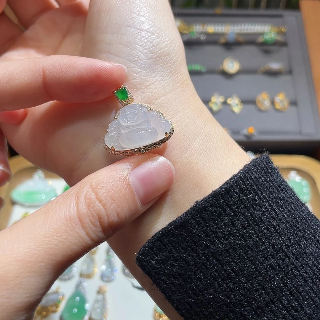 翡翠颈饰18K金镶嵌冰种佛公