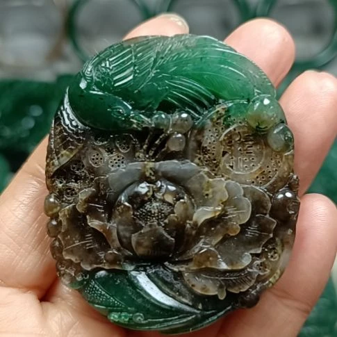独山玉未镶嵌挂件