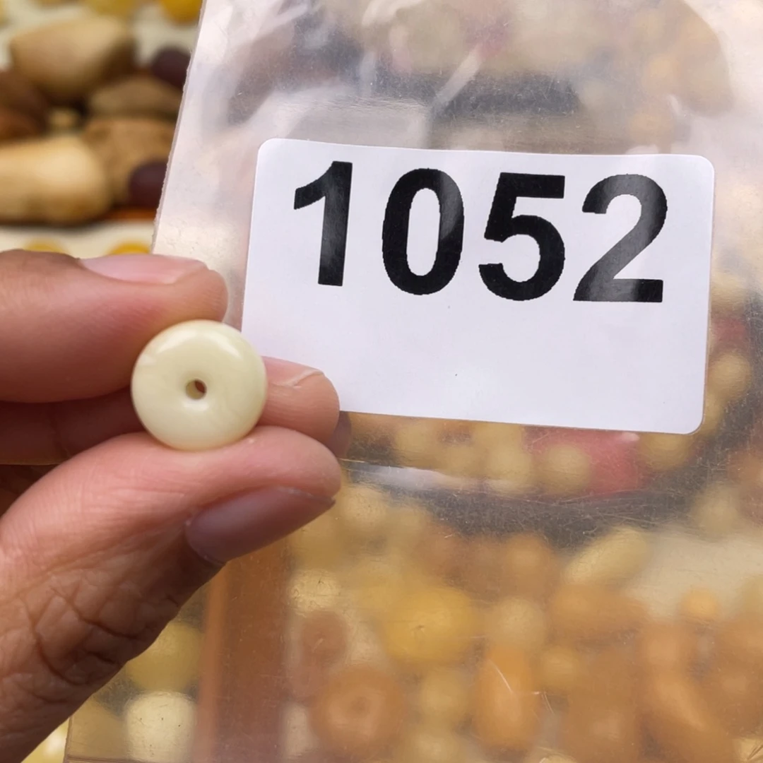 琥珀珠宝奇石未镶嵌辛***窗小坑