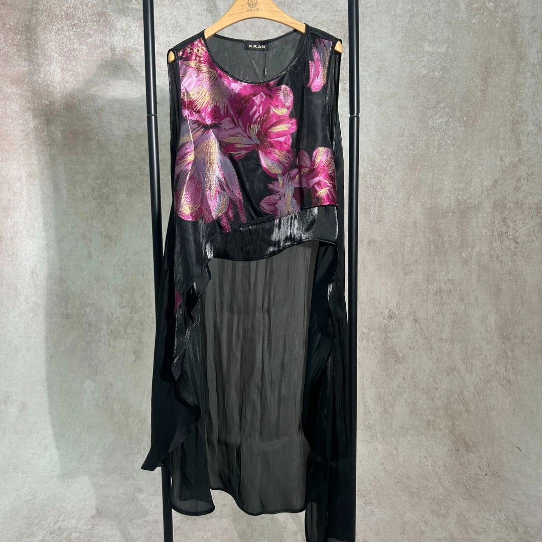 【焕夏墨晨】黑色拼接玫粉色刺绣前短后长马甲款连衣裙L23248-10