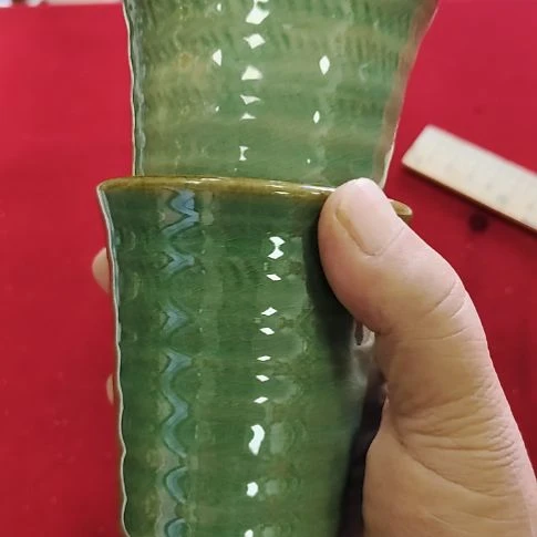 爱***生瓷片瓷片，各种摆件，均有瑕疵。沙锅！
