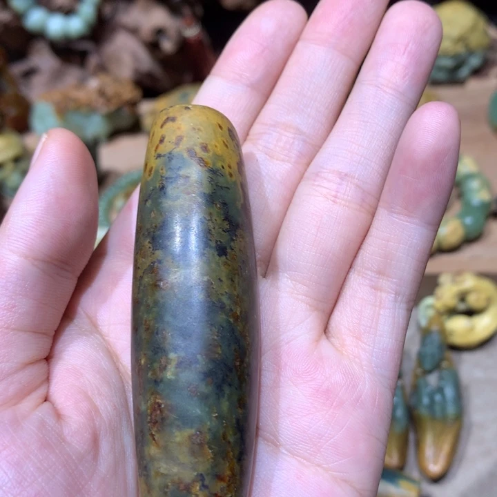 未镶嵌岫岩河磨玉（透闪石质玉）挂件