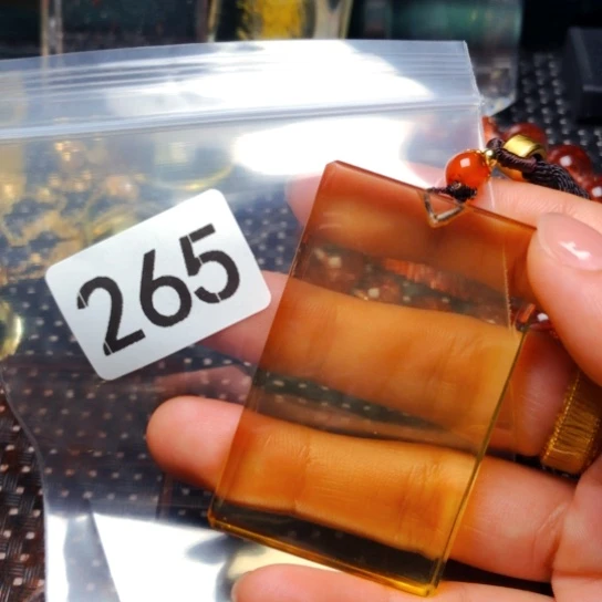 射***春未镶嵌颈饰水晶吊坠