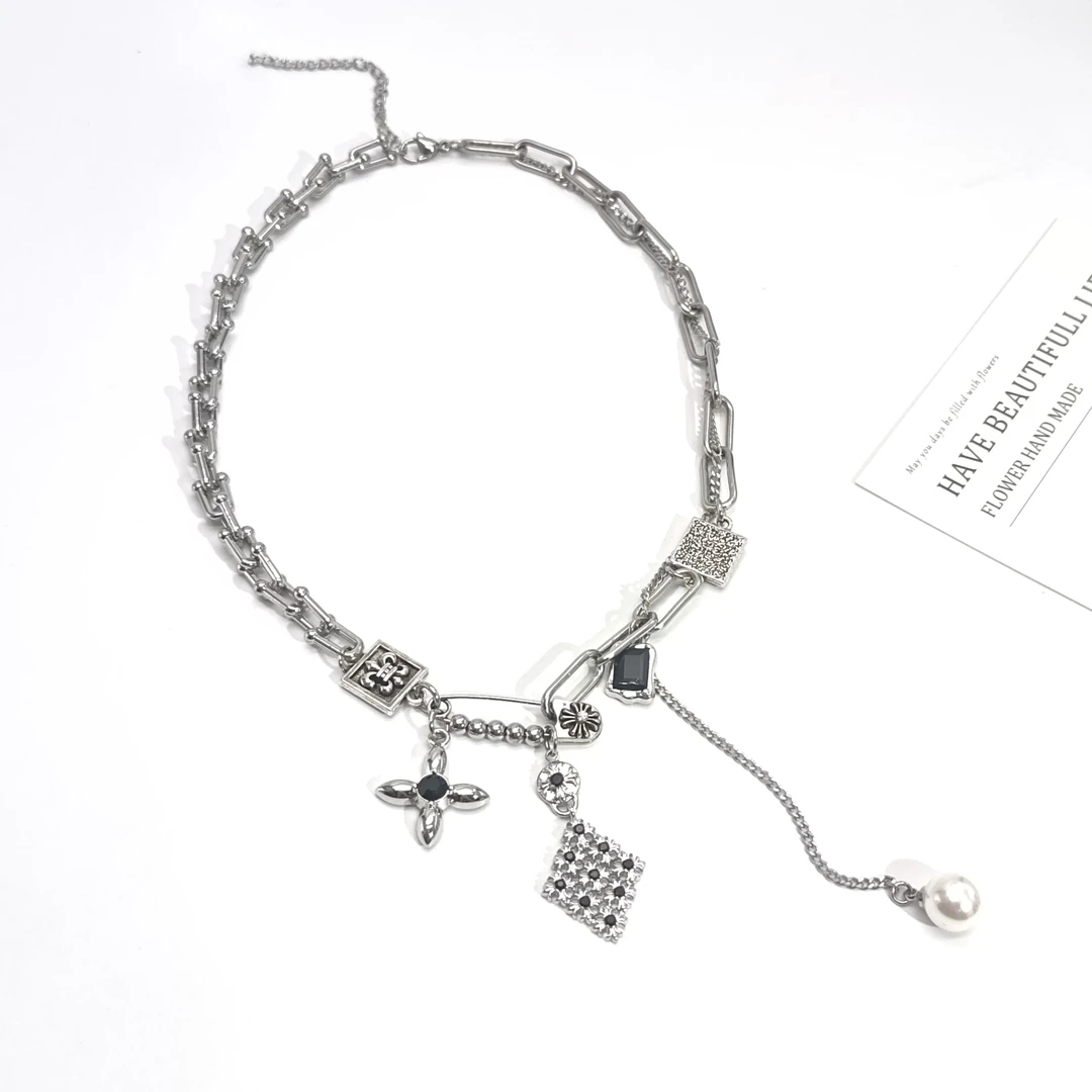 铜合金合成锆石项链 06817小众高级感环环菱形镂空十字花流苏项链