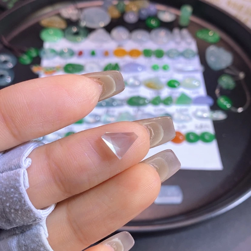 【闪购商品】翡翠挂件未镶嵌切割