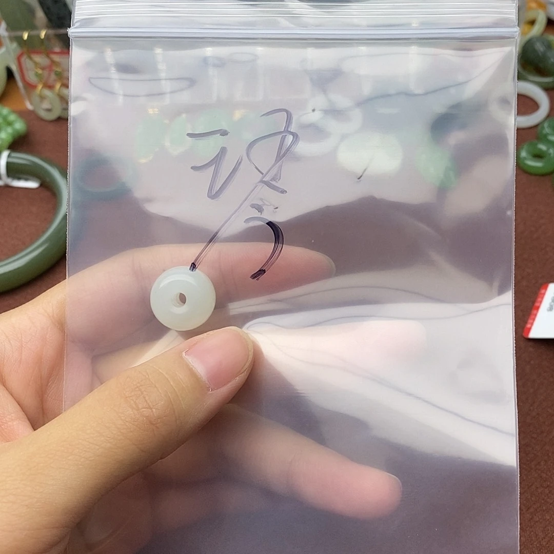 和田玉手镯未镶嵌?*