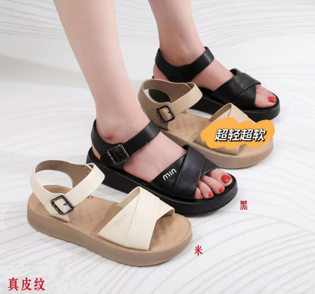 妈妈拖鞋女新款夏季外穿软底防滑2025中老年老人闰月中年一字凉拖