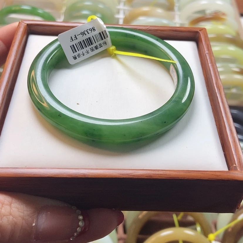 【闪购商品】和田玉手镯未镶嵌57