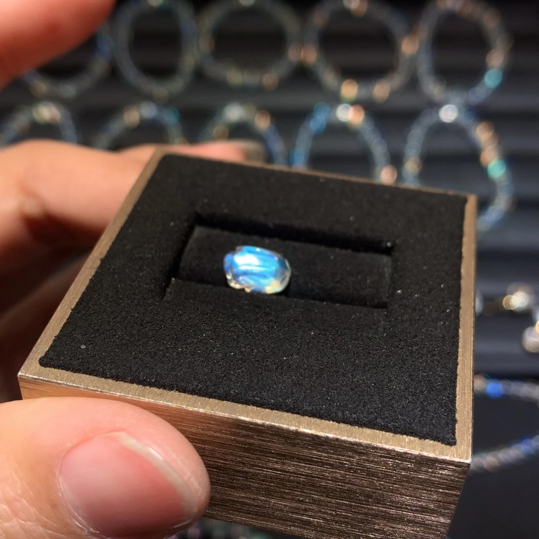 裸石未镶嵌月光石?***?