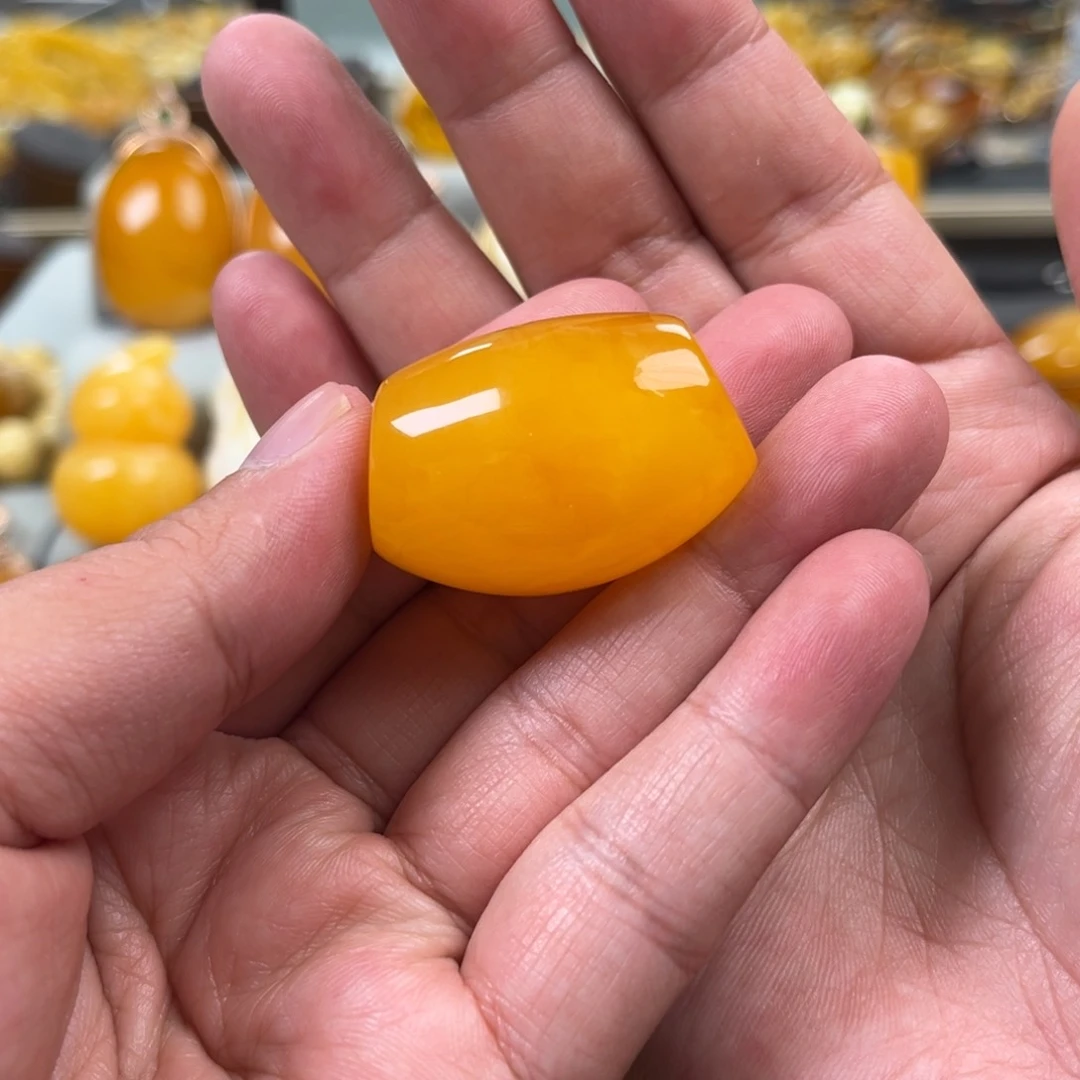 蜜蜡未镶嵌珠宝奇石