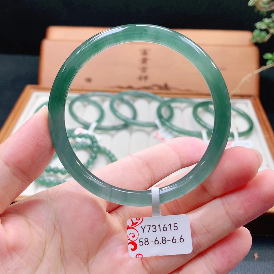 翡翠手镯（圆镯）未镶嵌