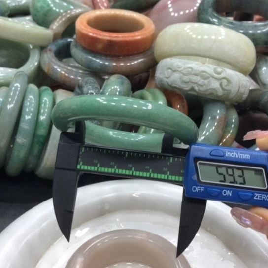 未镶嵌石英质玉珠宝半成品3