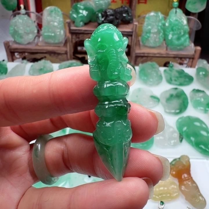 颈饰未镶嵌石英质玉