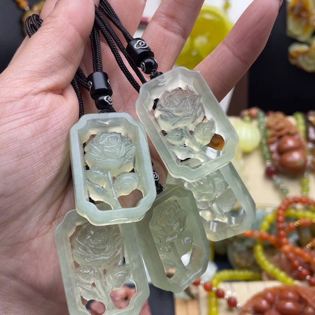 未镶嵌蛇纹石玉颈饰