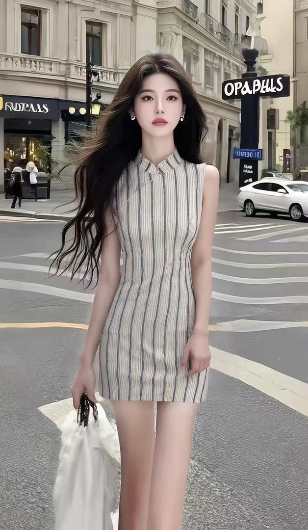 夏季氛围感穿搭时尚立领无袖条纹设计修身收腰包臀连衣裙气质女装