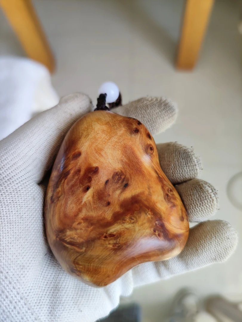 太行崖崖柏柏把件。