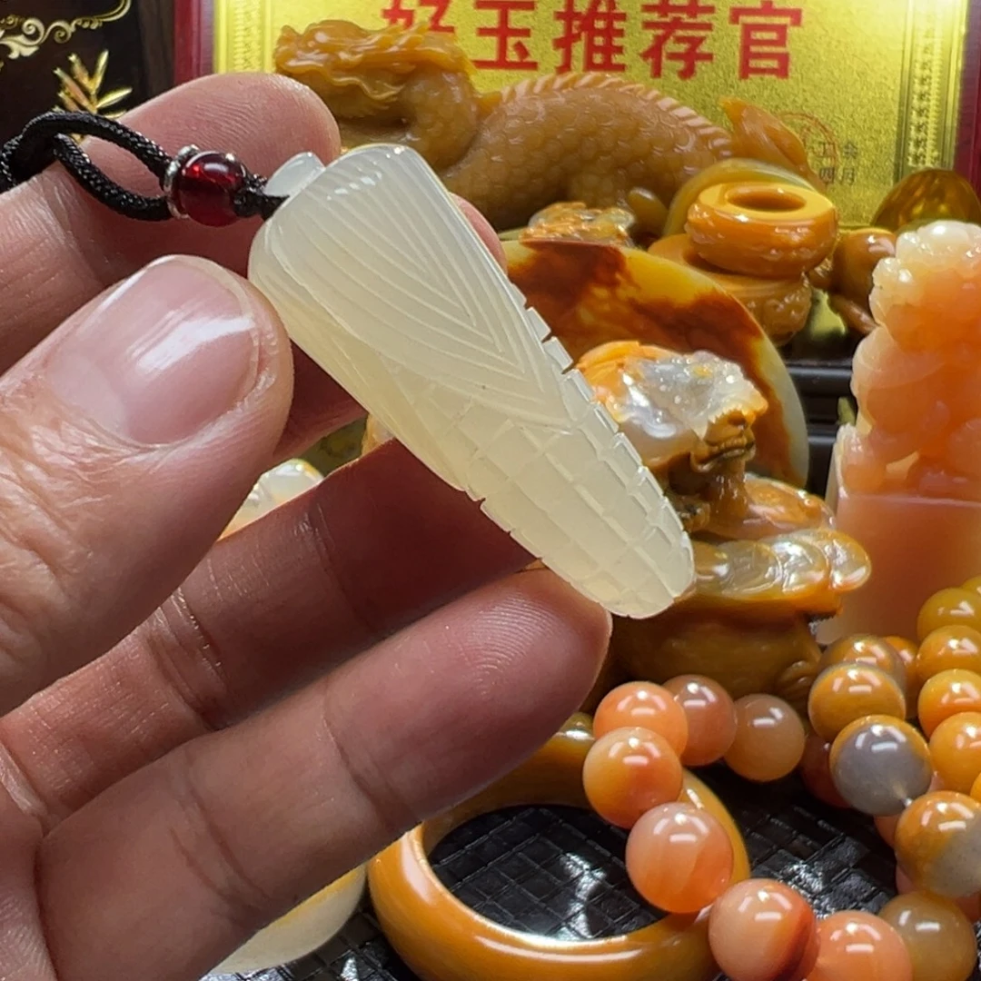 石英质玉未镶嵌颈饰