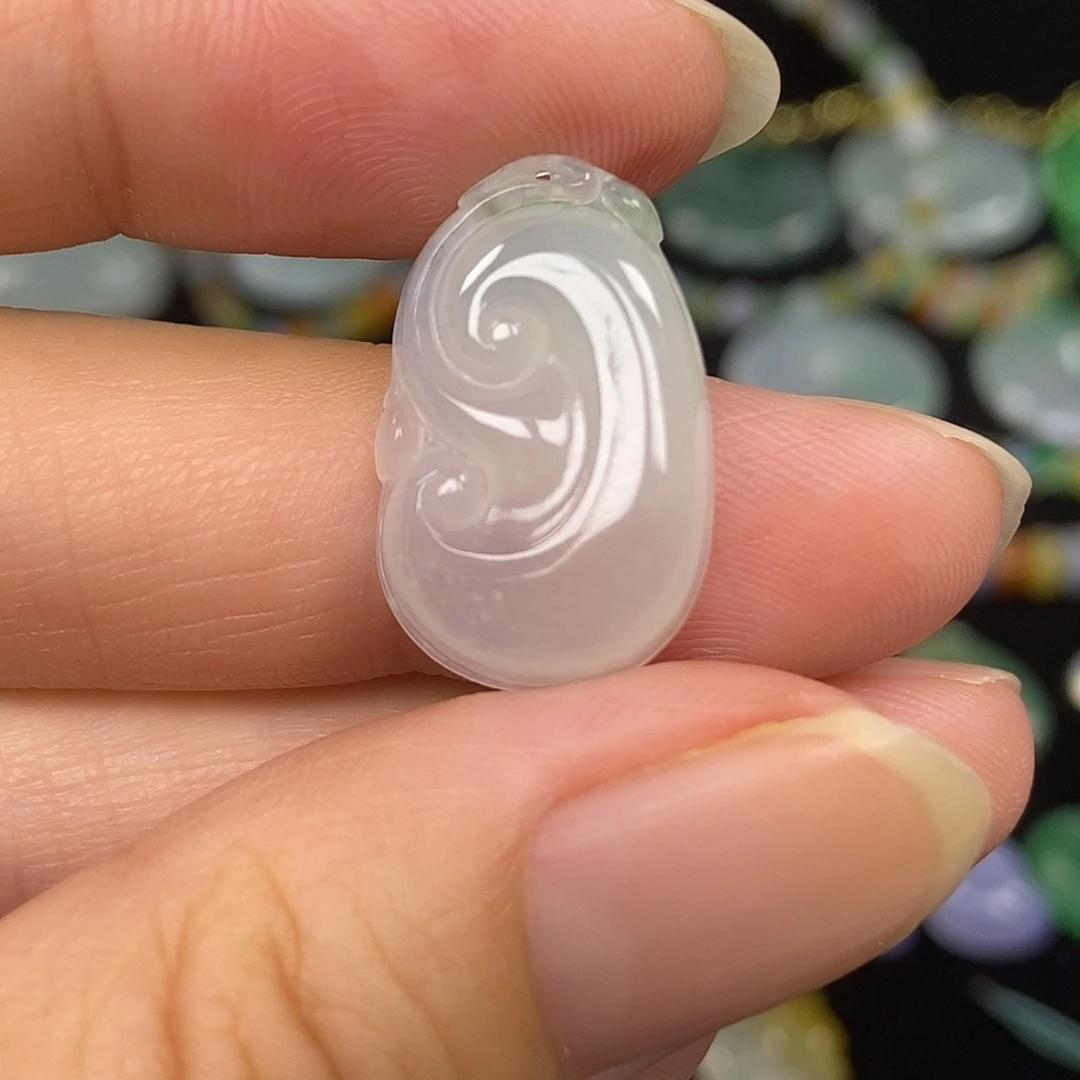 翡翠未镶嵌颈饰如意