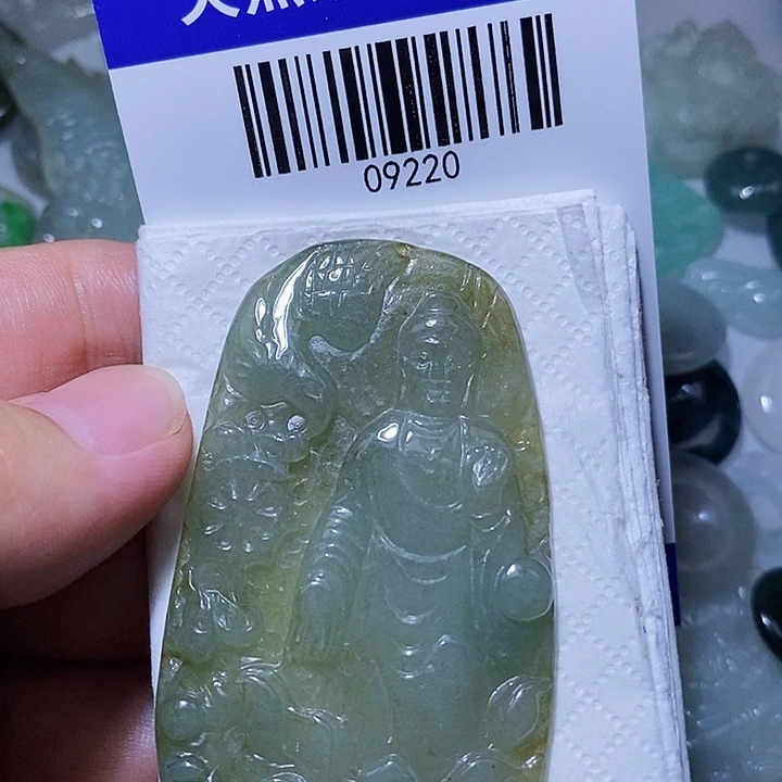 翡翠未镶嵌颈饰一