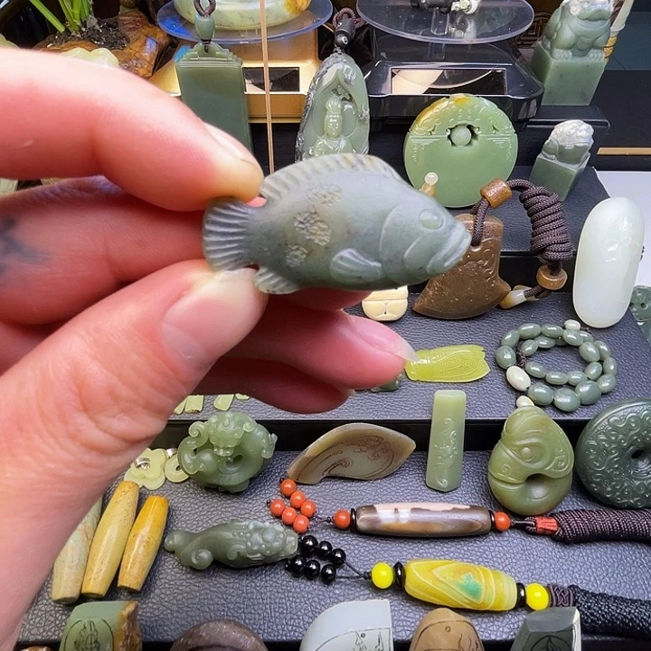 和田玉未镶嵌颈饰