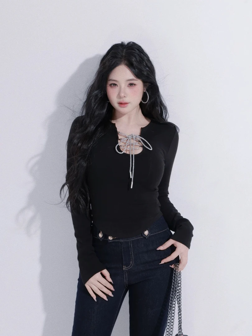 【梦幻乐园】甜辣镂空绑带设计高秋冬打底上衣+皮裙套装