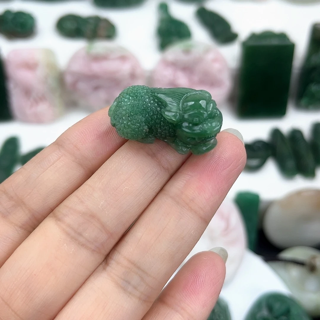 独山玉未镶嵌颈饰