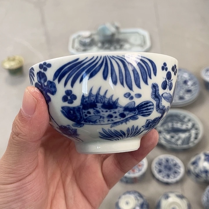 瓷片景德镇青花鱼藻纹鸡心杯