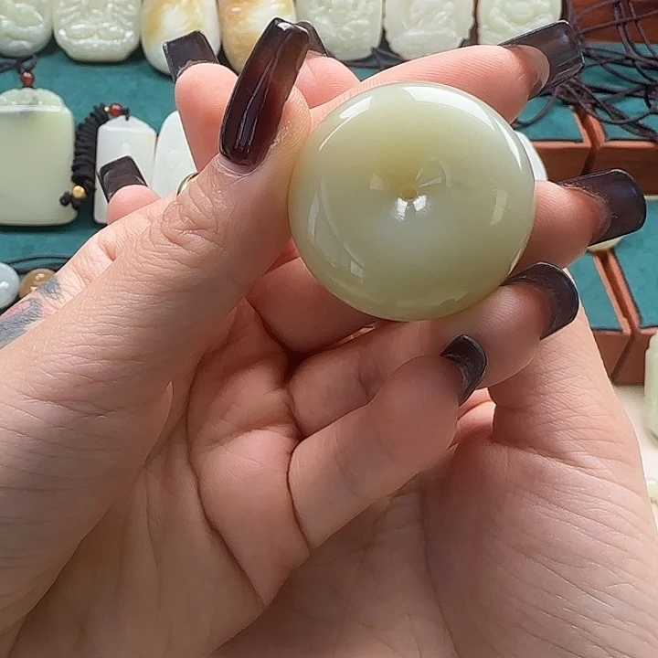 和田玉（糖玉）未镶嵌颈饰