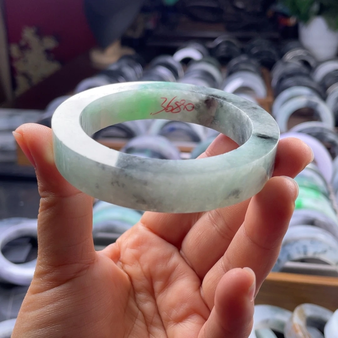 定制翡翠未镶嵌翡翠手镯