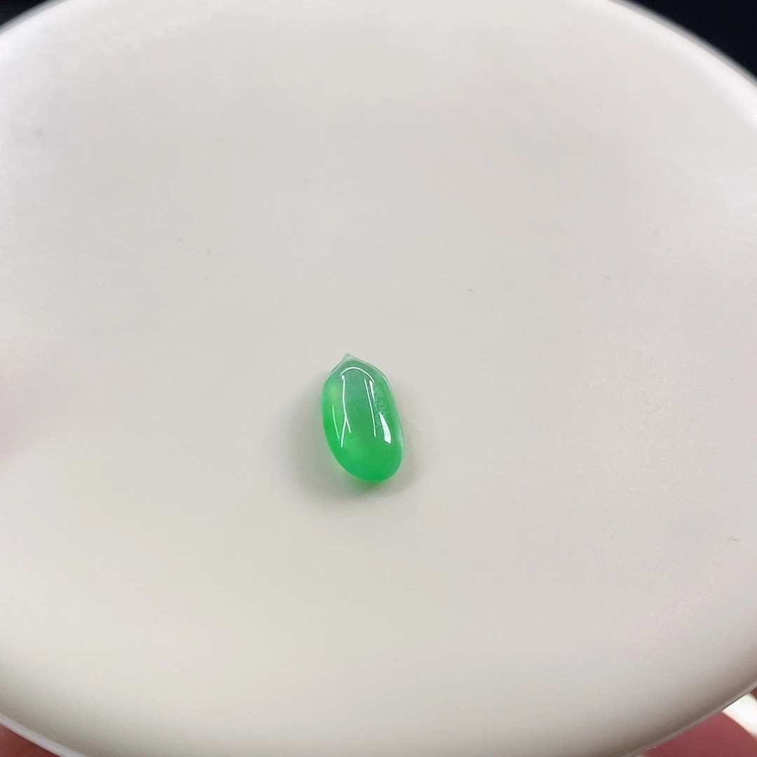 颈饰未镶嵌翡翠绿随形