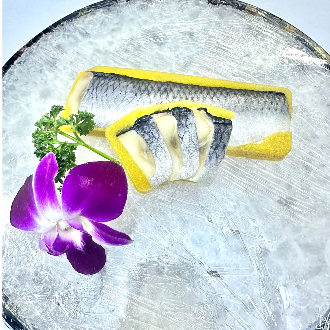 希鲮鱼摆进三文鱼拼盘／条　约120g