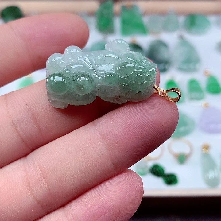 翡翠未镶嵌颈饰吊坠